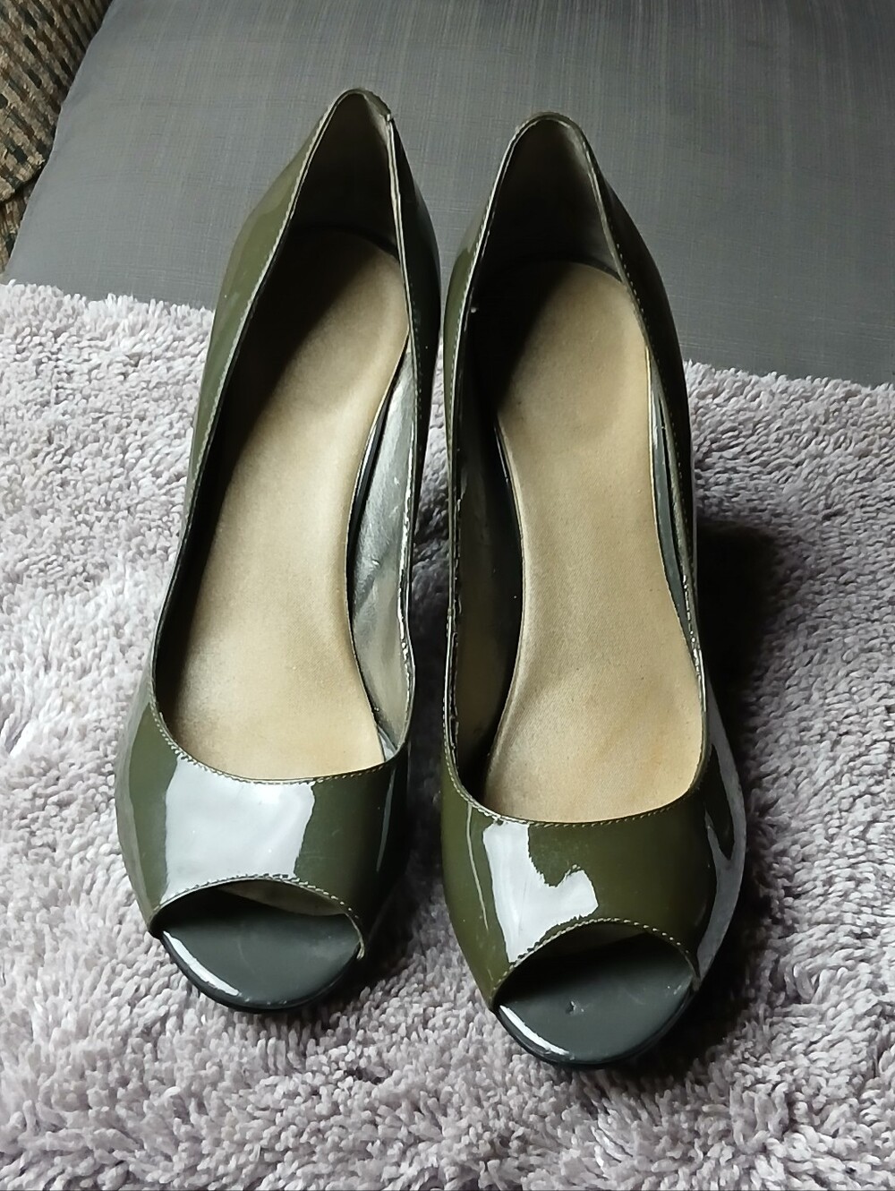Nine West "WN Sorbet" Olive Green Patent Leather Peep Toe Heels Size 8.5M
